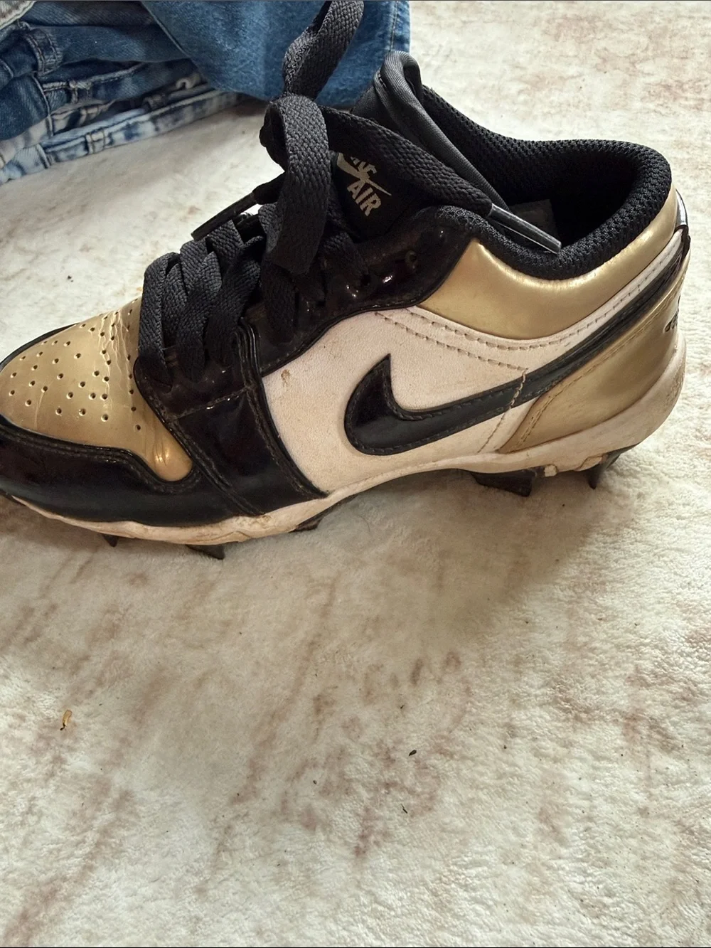 Nike Gold Black White Low-Top Baseball Cleats